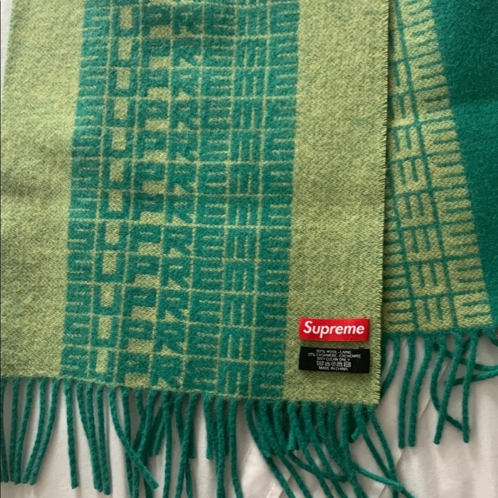 Supreme wool/cashmere scarf